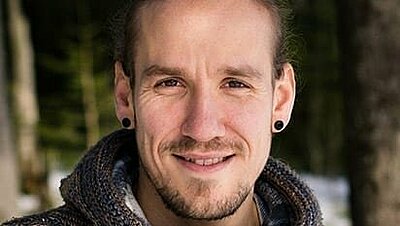 Aufklären, informieren, unterstützen: Carsten Witte möchte anderen Betroffenen helfen. Carsten Witte blickt lächelnd in die Kamera.